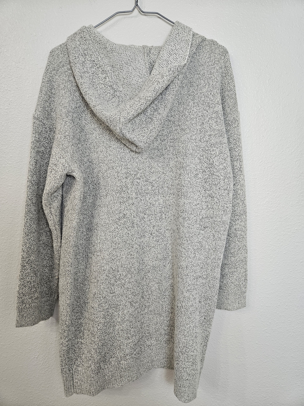 Simply Couture Gray Knit Cardigan with Black Button - Picture 3 of 3